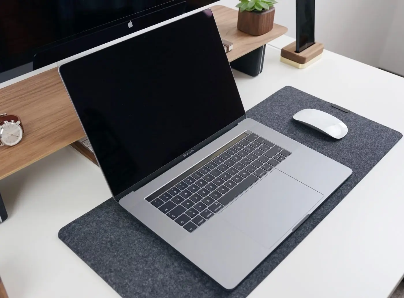 MacBook świeżo po wyjęciu z pudełka